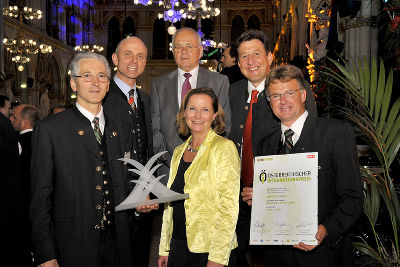 Integrationslandesrätin Bettina Vollath gratulierte den Murauer Lions bei der Verleihung des Integrationspreises im Wiener Rathaus © Land Steiermark/Gerhard Weinkirn Integrationslandesrätin Bettina Vollath gratulierte den Murauer Lions bei der Verleihung des Integrationspreises im Wiener Rathaus