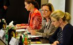 PK mit Sylvia Loibner (WK), Landesrätin Bettina Vollath, und Daniela Grabovac (AD-Stelle) © Land Steiermark/Juriatti PK mit Sylvia Loibner (WK), Landesrätin Bettina Vollath, und Daniela Grabovac (AD-Stelle)