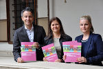 StR Kurt Hohensinner, LRin Doris Kampus und ADS-Leiterin Daniela Grabovac präsentieren den Bericht