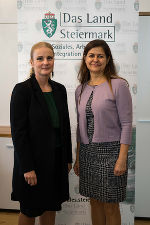 Soziallandesrätin Doris Kampus (r.) und die Leiterin der Antidiskriminierungsstelle Daniela Grabovac / Bild honorarfrei Soziallandesrätin Doris Kampus (r.) und die Leiterin der Antidiskriminierungsstelle Daniela Grabovac / Bild honorarfrei