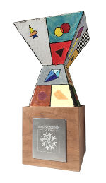 Der Inklusionspreis-Pokal wurde vom Grazer Keramikkünstler Sebastian Schweiger gestaltet.