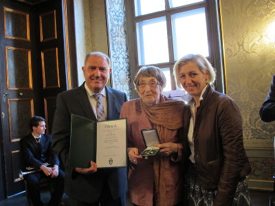 Verleihung des Goldenen Ehrenzeichens an Dr. Irene Plass