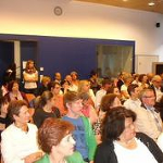 Zahlreiches Publikum während der Podiumsdiskussion. © WFWP