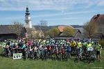 Jung und Alt treten gemeinsam in die Pedale © G. Wetzelberger