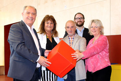 LH-Stv. Siegfried Schrittwieser eröffnete gemeinsam mit Karin Repic, Johann Schafzahl, Peter Ebner und Barbara Pitner den neuen Kindergarten (v.l.)