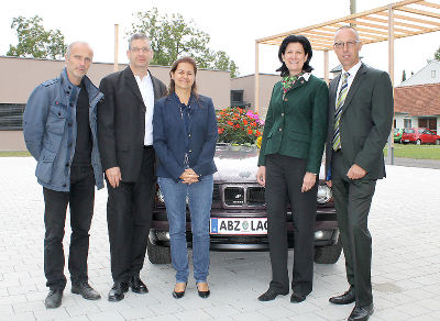 ABZ-Leiter Manfred Lux begrüßte (2.v.l.) Architekt Ferdinand Certov, LR Doris Kampus, NAbg. Barbara Riener und LIG-Prokurist Karl Skela beim Herbstfest (v.l.)