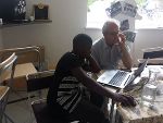... die Computerberatung durch die Jugendlichen wird super angeommen © BeGS Begegnungszentrum Graz-Süd ... die Computerberatung durch die Jugendlichen wird super angeommen