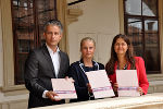 STR Kurt Hohensinner, Daniela Grabovac und LRin Doris Kampus präsentieren den ADB 2015