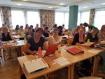 Die ersten zwölf Teilnehmerinnen haben ihre Ausbildung in der Pflegestiftung begonnen. © AMS Die ersten zwölf Teilnehmerinnen haben ihre Ausbildung in der Pflegestiftung begonnen.
