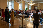 Sozialtheatergruppe Interact bei der Eröffnungsperformance im Rittersaal des Landhauses.
